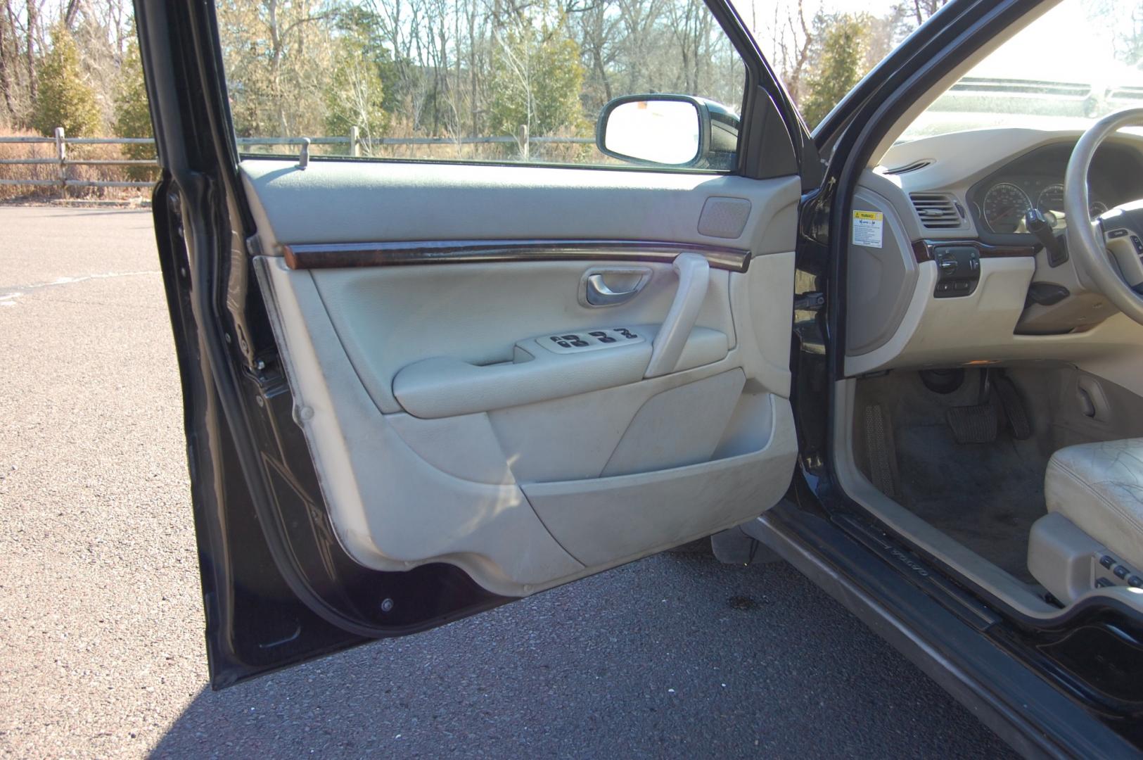 2004 Black /Gray leather Volvo S80 2.5t (YV1TS59H541) with an 2.5 liter turbo 5 cylinder engine, Automatic transmission, located at 6528 Lower York Road, New Hope, PA, 18938, (215) 862-9555, 40.358707, -74.977882 - Here for sale is a freshly traded, well serviced 2004 Volvo S80 2.5T sedan. Under the hood is a good running 2.5 liter turbocharged 5 cylinder which puts power to the front wheels via a smooth shifting automatic transmission. Features include; Gray leather interior, keyless entry system, one maste - Photo#15